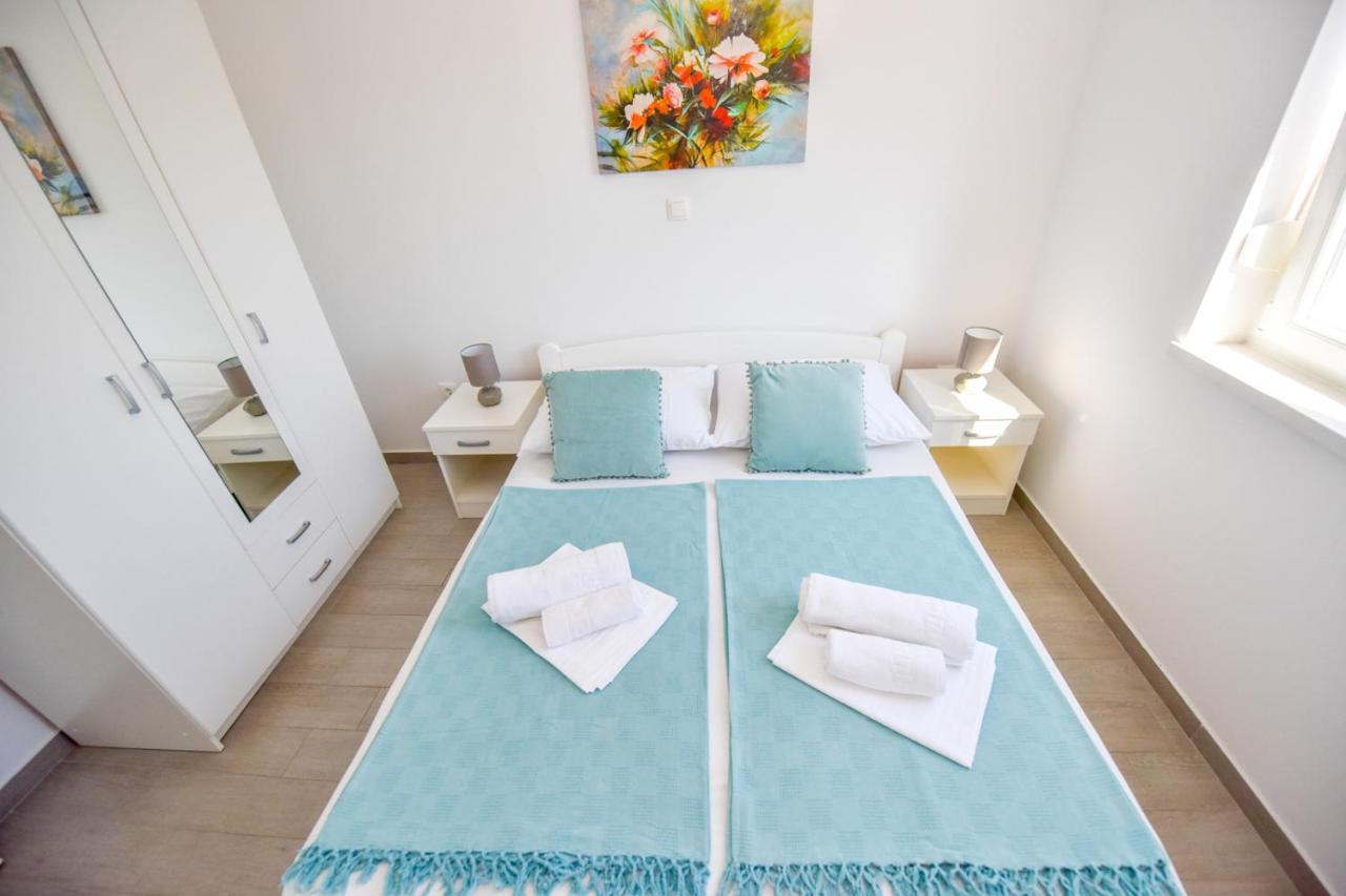 Apartments Yoko Novalja Bagian luar foto
