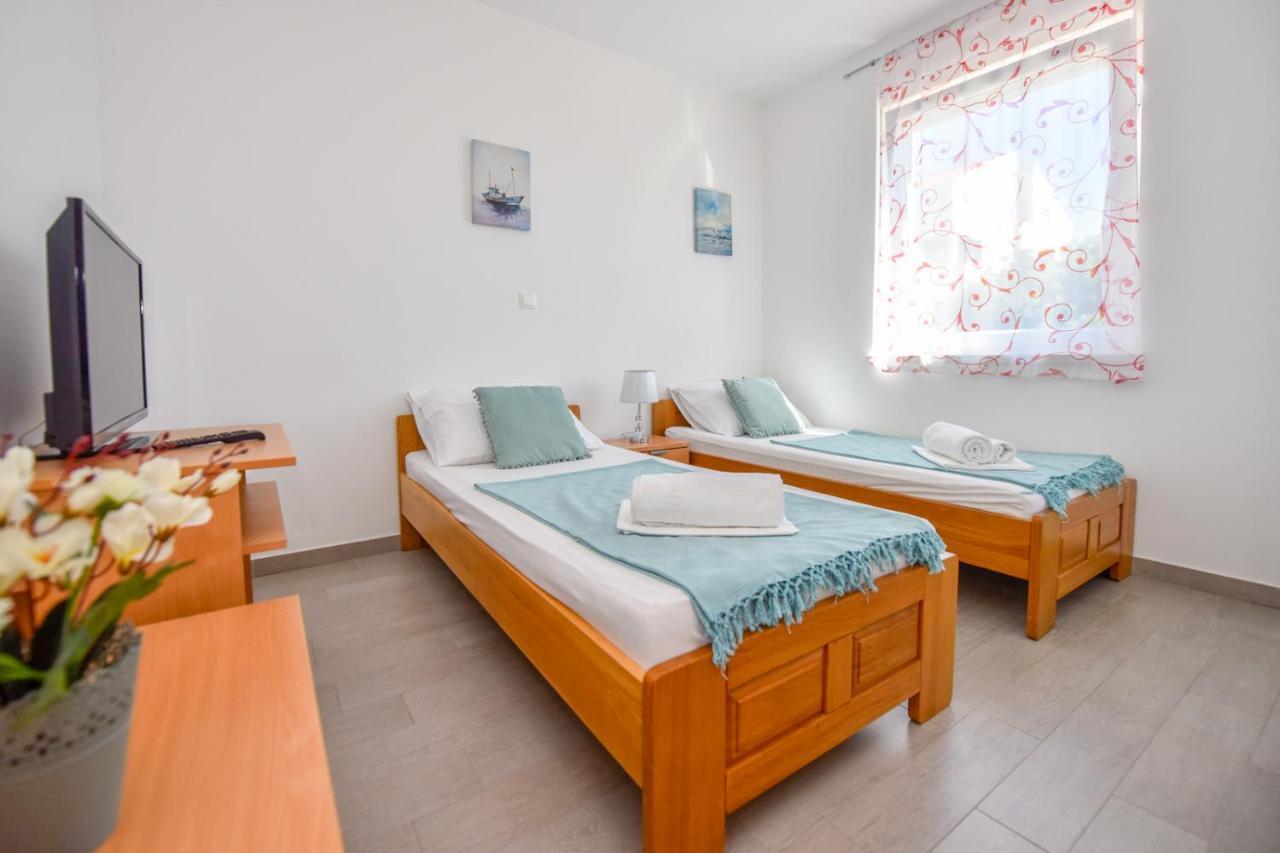 Apartments Yoko Novalja Bagian luar foto